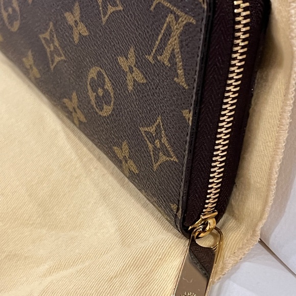 Louis Vuitton Monogram Zippy Wallet 100% Authentic - Picture 5 of 16